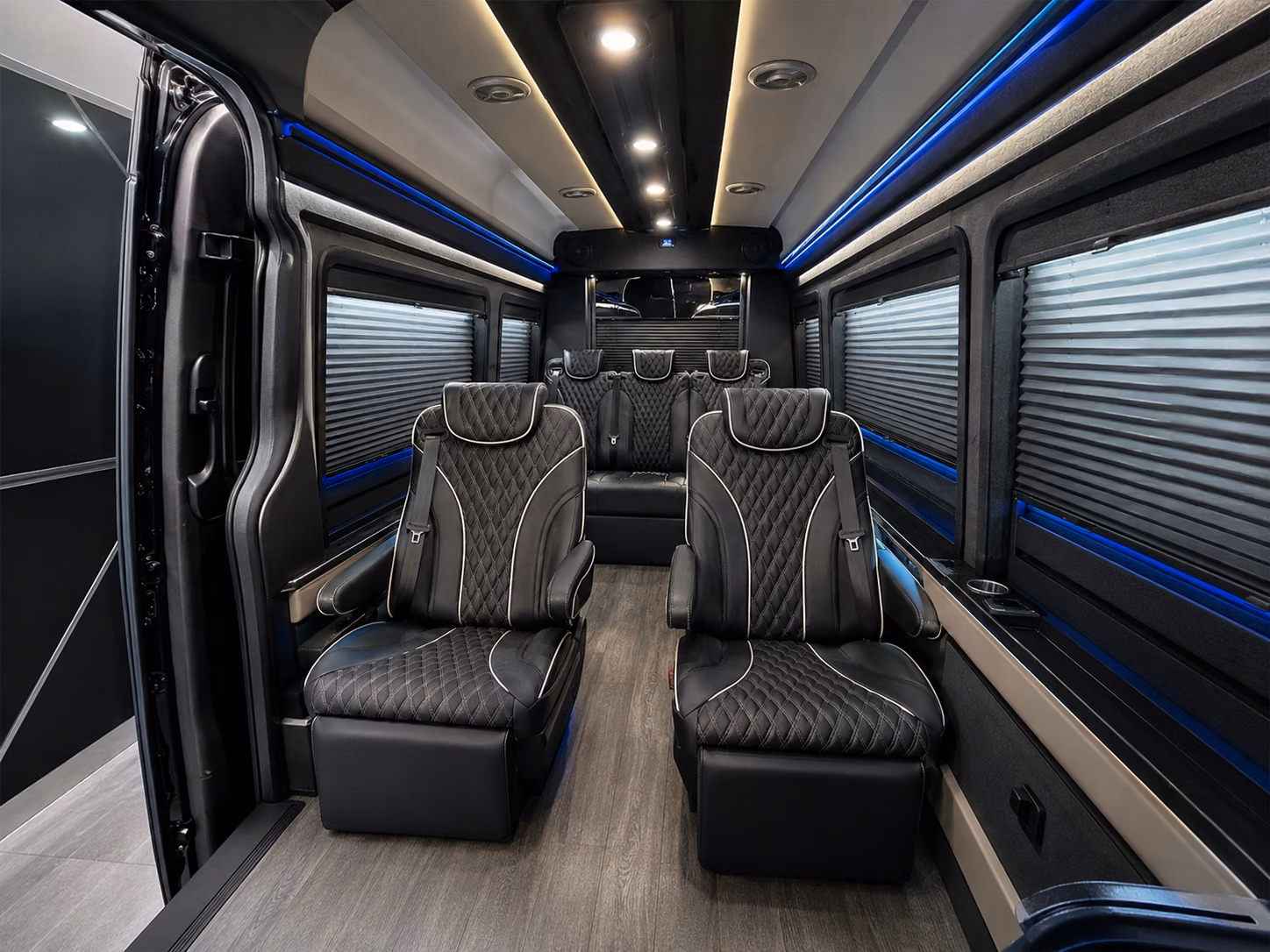 airport pickup shuttle buses for arriving groups in missouri city