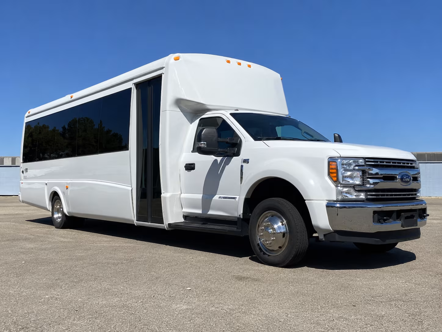 corporate event buses for missouri city office parks and houston conference travel